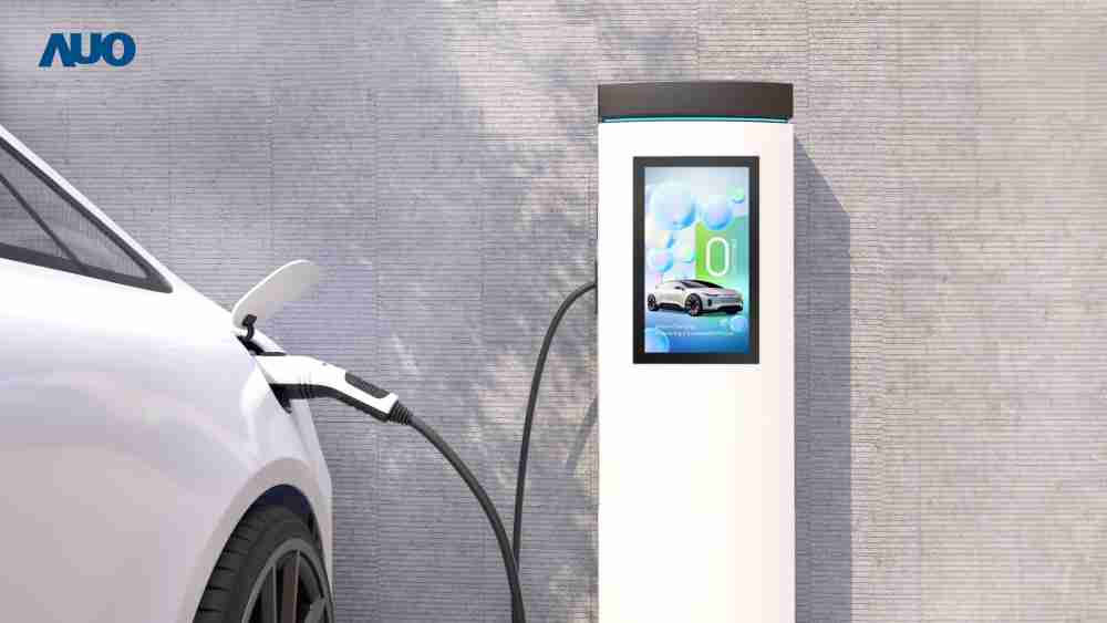 友達〝EVSE車用充電樁解決方案〞專為電動汽車充電樁設計，，，具有高亮度、、克服戶外艱難環境的耐溫、、、、耐紫外線等特性，，，，並搭載散熱性及擴充性強的高效能工業電腦，，，可實現人機互動訴求，，，，如資訊顯示、、、、支付等應用