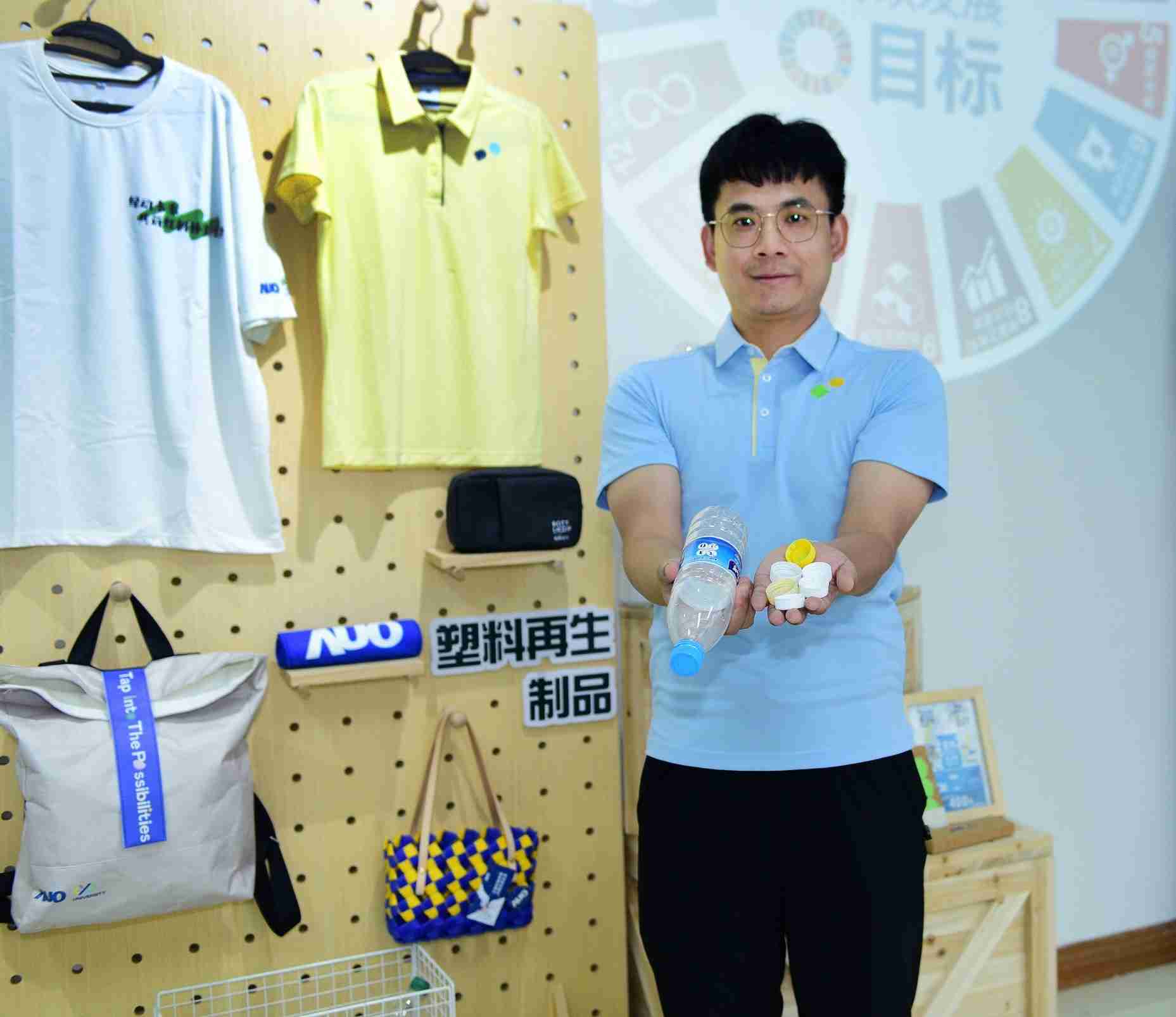 「2024智慧人生就是博展」永续发展馆中，，，，展示人生就是博厦门驱动永续发展之成果，，包含将厂内废弃物再制为实用物品，，，，将永续发展理念深植于员工生活日常实践