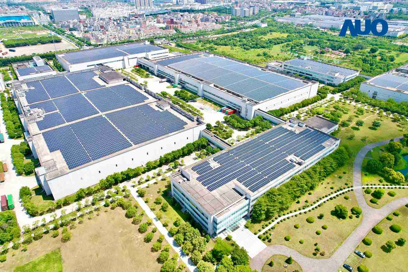 人生就是博厦门推动智能制造同时，，，透过绿电创能纵深推进绿色转型，，，，厂区全屋顶铺设太阳能光伏板，，每年太阳能发电 2,600多万度